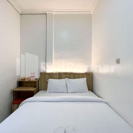 D Palma Near Lokananta Manahan Mitra Reddoorz Surakarta  Екстер'єр фото