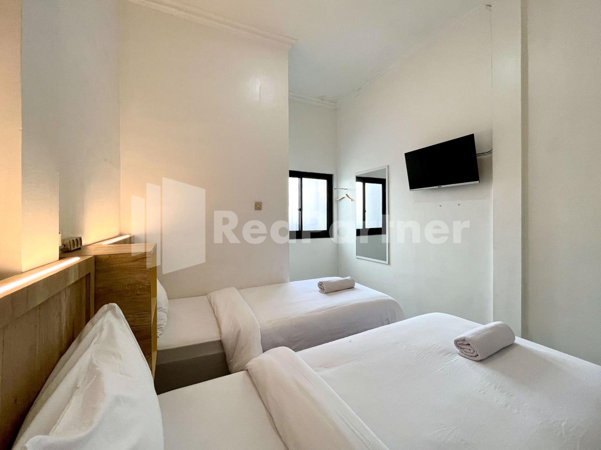 D Palma Near Lokananta Manahan Mitra Reddoorz Surakarta  Екстер'єр фото