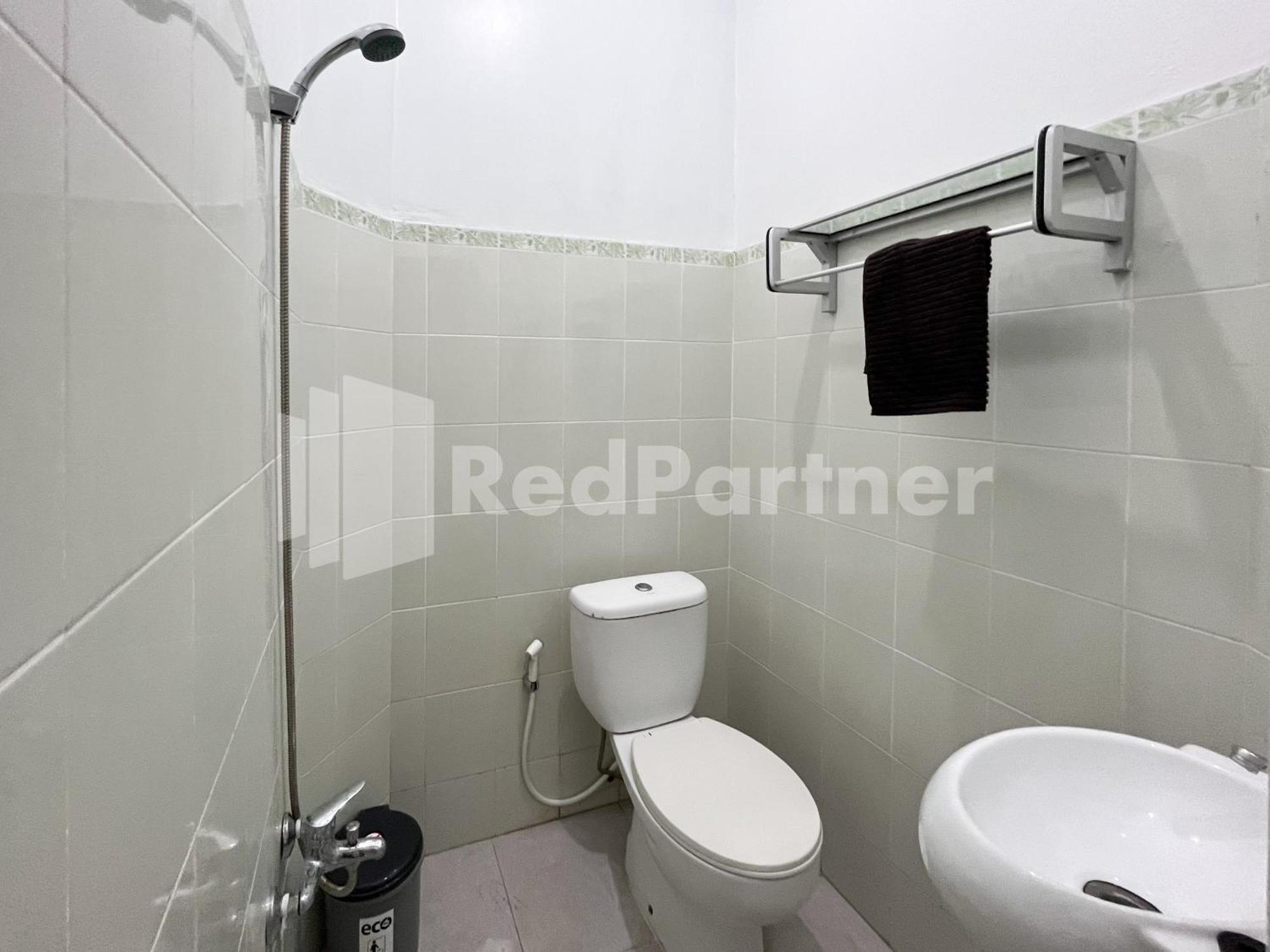D Palma Near Lokananta Manahan Mitra Reddoorz Surakarta  Екстер'єр фото