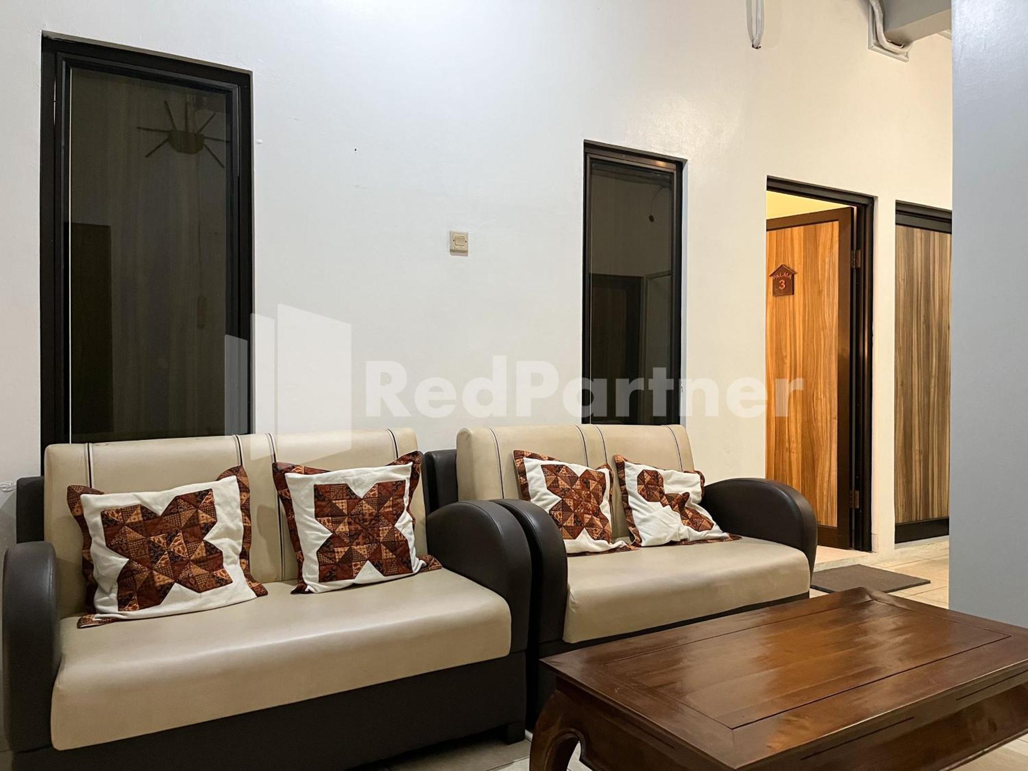 D Palma Near Lokananta Manahan Mitra Reddoorz Surakarta  Екстер'єр фото