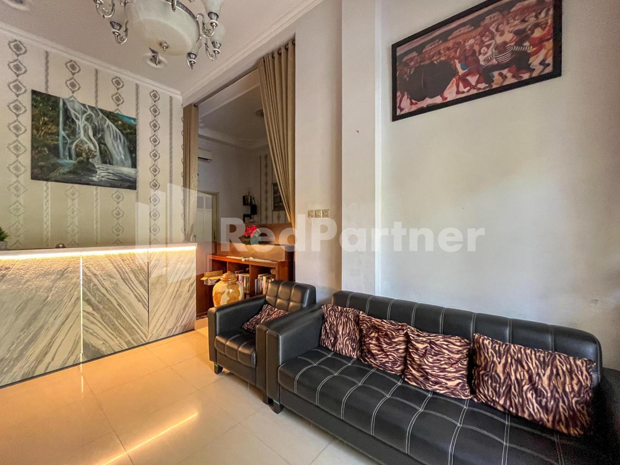 D Palma Near Lokananta Manahan Mitra Reddoorz Surakarta  Екстер'єр фото